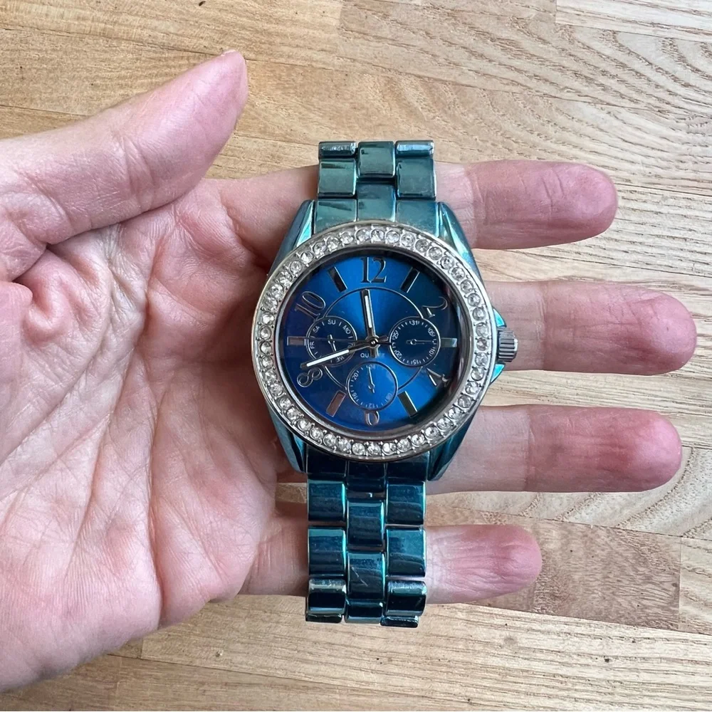 Unbranded ladies metallic blue fashion watch NEW BATTERY
